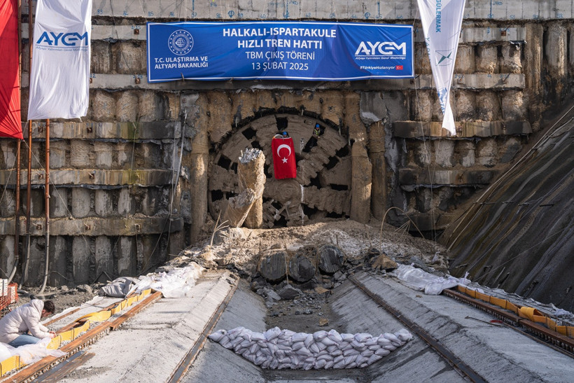 İstanbul&rsquo;un raylı sistem ağı genişliyor: Bakan Uraloğlu: İstanbul&rsquo;da 3.1 milyon kişi daha raylı sisteme kavuşacak - Resim : 2