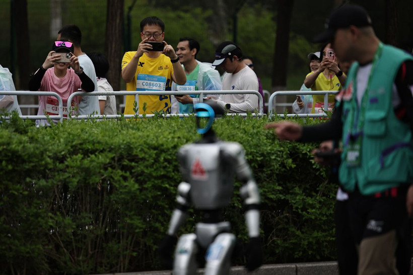 Robotlar ilk kez insanlarla maraton koştu! Tarihe geçen yarışın şampiyonu Tiangong Ultra oldu - Resim: 7