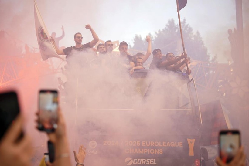 Fenerbahçe Beko, Euroleague şampiyonluğunu taraftarıyla kutladı - Resim : 3
