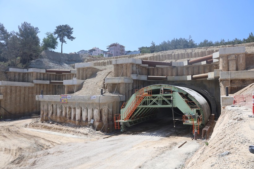 Milli bütçenin en büyük yatırımlarından İskenderun-Antakya otoyolunda Amanos Dağları tünellerle aşılıyor - Resim : 2
