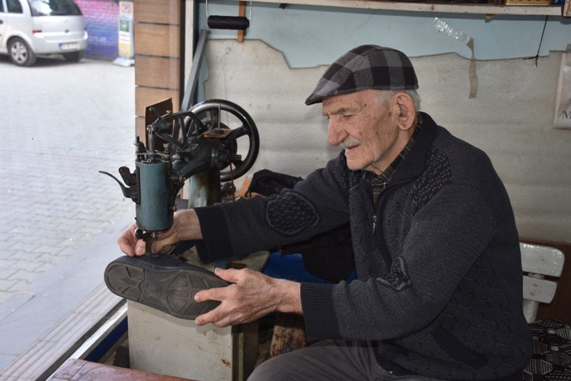 'Son kale' 20 metrekarelik dükkanda dev fabrikalara direniyor - Resim: 3