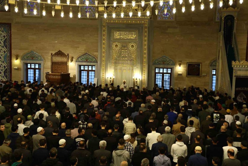 Bayram namazı saat kaçta? 2025 Kurban Bayramı namaz vakitleri belli oldu... İstanbul, Ankara İzmir bayram namazı saati - Resim : 1