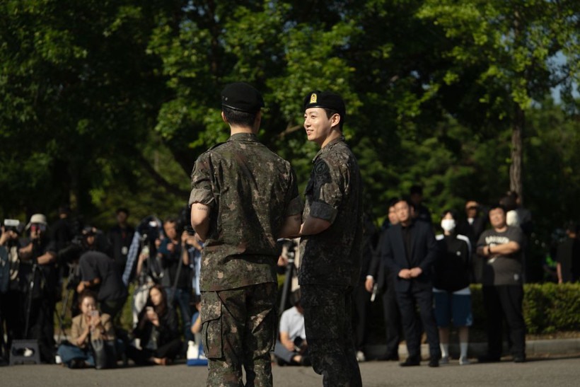 BTS üyeleri Jimin ve Jungkook askerlik görevlerini tamamladı - Resim: 20