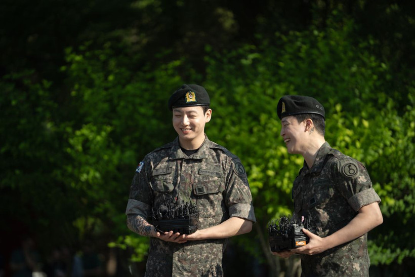 BTS üyeleri Jimin ve Jungkook askerlik görevlerini tamamladı - Resim: 18