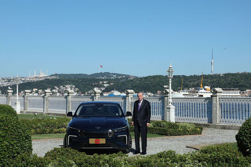 Cumhurbaşkanı Erdoğan, Togg'un yeni modeli T10F'yi test etti - Resim: 2