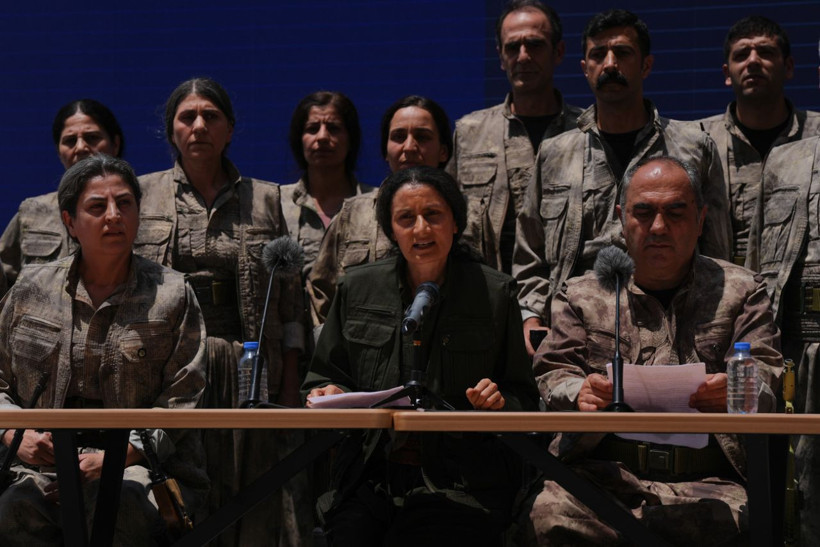 Türkiye'de tarihi gün! PKK silahlarını böyle yaktı: İşte o görüntüler... - Resim: 6