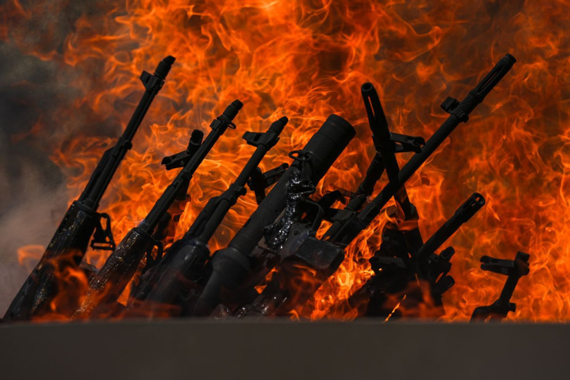 Türkiye'de tarihi gün! PKK silahlarını böyle yaktı: İşte o görüntüler... - Resim: 23