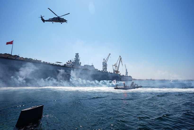 TEKNOFEST Mavi Vatan’a büyük ilgi: SAT ve SAS komutanlıklarının gösterisi nefes kesen anlara sahne oldu - Resim: 2