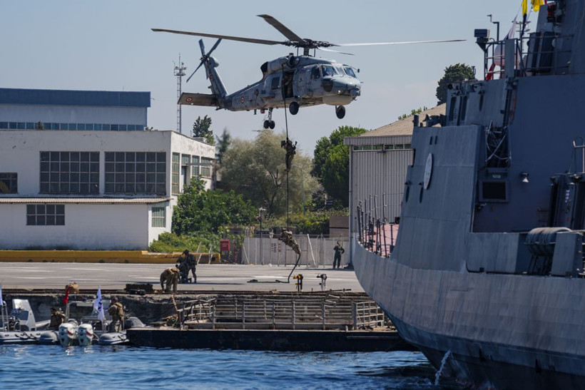 TEKNOFEST Mavi Vatan’a büyük ilgi: SAT ve SAS komutanlıklarının gösterisi nefes kesen anlara sahne oldu - Resim: 7