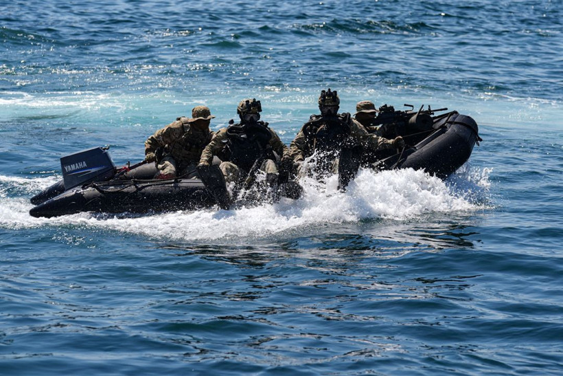 TEKNOFEST Mavi Vatan’a büyük ilgi: SAT ve SAS komutanlıklarının gösterisi nefes kesen anlara sahne oldu - Resim: 3