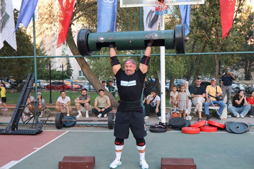 Bu nasıl güç! Türk sporcular 1,7 tonluk aracı kaldırdı, bana mısın demedi! - Resim: 6