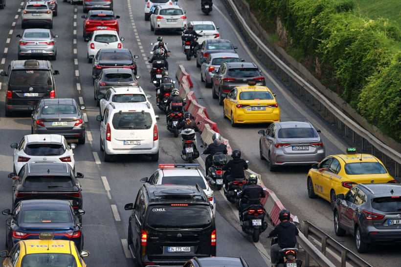 Okullar açıldı, İstanbul'da trafik yoğunluğu yüzde 70'e ulaştı - Resim: 3