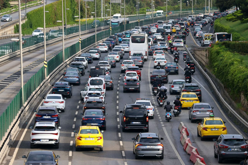 Okullar açıldı, İstanbul'da trafik yoğunluğu yüzde 70'e ulaştı - Resim: 4