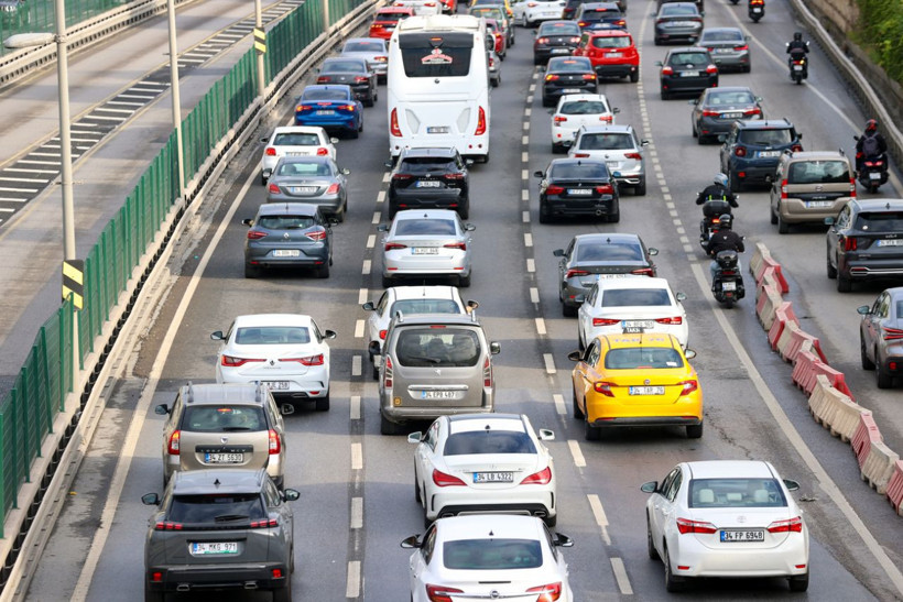 Okullar açıldı, İstanbul'da trafik yoğunluğu yüzde 70'e ulaştı - Resim: 5