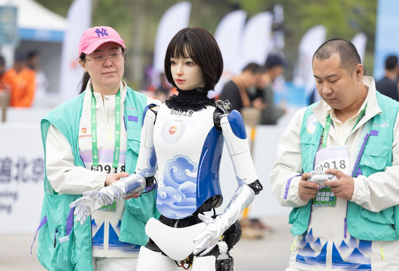 Robotlar ilk kez insanlarla maraton koştu! Tarihe geçen yarışın şampiyonu Tiangong Ultra oldu - Resim: 14