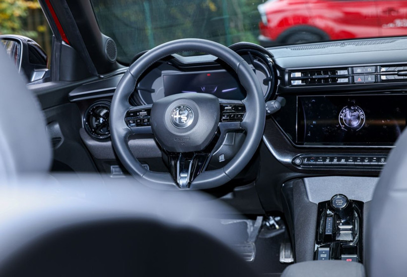 Alfa Romeo'nun ilk elektrikli SUV'u Türkiye’de: Sipariş adedi 500'ü aştı - Resim: 7