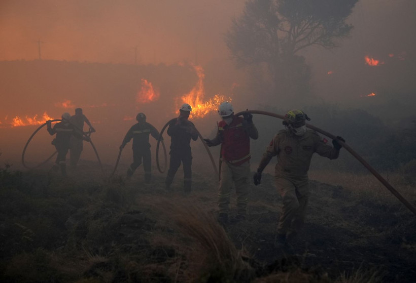 Çeşme’de büyük yangın! Alevler yükseliyor: İzmir-Çeşme Otoyolu trafiğe kapatıldı - Resim: 9
