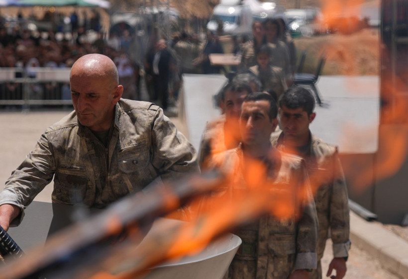 Türkiye'de tarihi gün! PKK silahlarını böyle yaktı: İşte o görüntüler... - Resim: 7