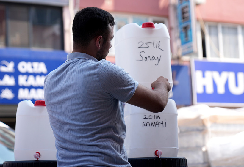 Resmen akın ettiler: İzmir'de su kesintileri satışları patlattı! - Resim : 1