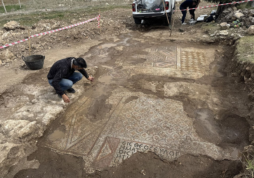 Diyarbakır'ın Ergani ilçesinde Davut Yıldızı sembolü ve Grekçe yazı bulunan mozaik bulundu - Resim: 4