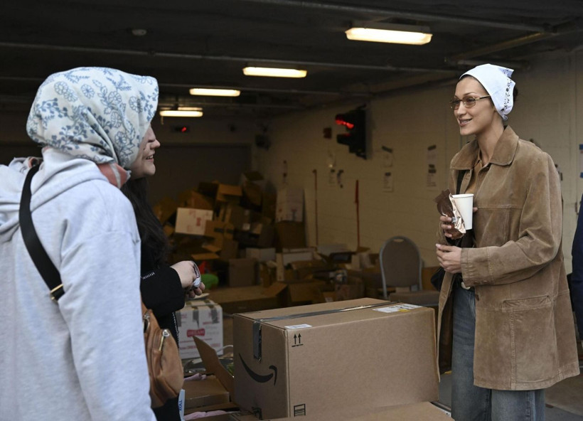 Bella Hadid depremzedeler için Türkevi'ne yardım kutuları getirdi - Resim: 4