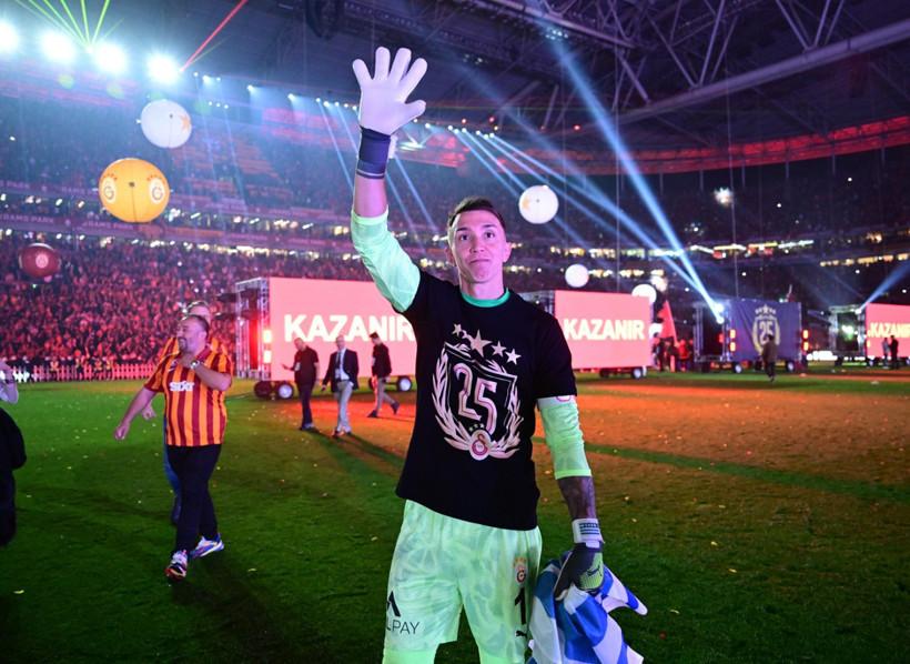 Galatasaray'lı oyuncuya 14 yıl sonra veda! Muslera açıkladı: 'Yarın son maçıma çıkacağım' - Resim : 1