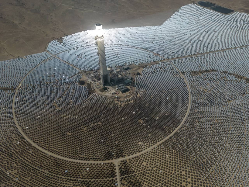 İsrail'de çöle 'Yüzüklerin Efendisi'ni çağrıştıran enerji santrali - Resim: 7