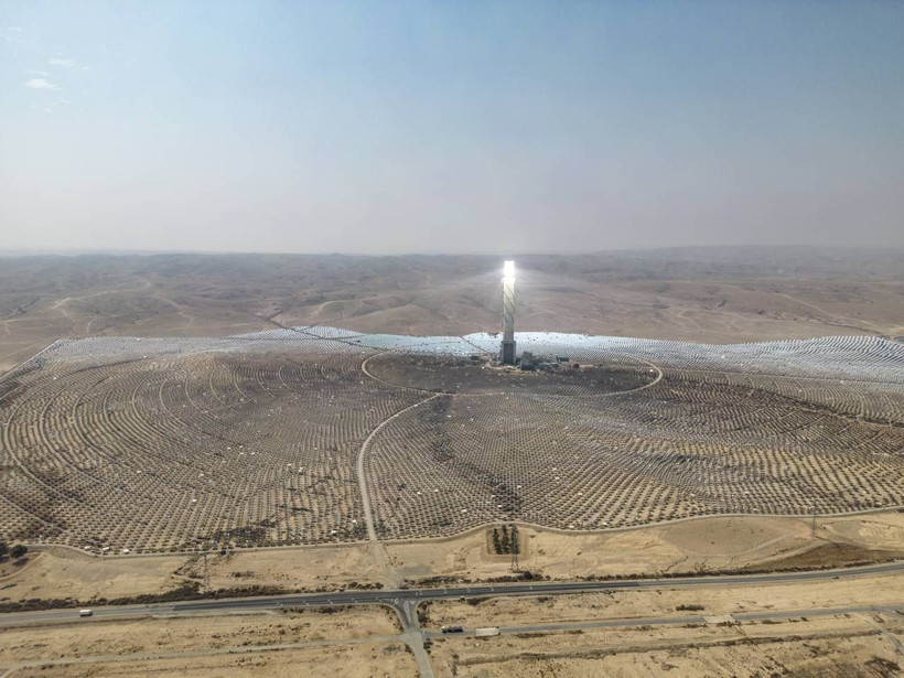 İsrail'de çöle 'Yüzüklerin Efendisi'ni çağrıştıran enerji santrali - Resim: 9