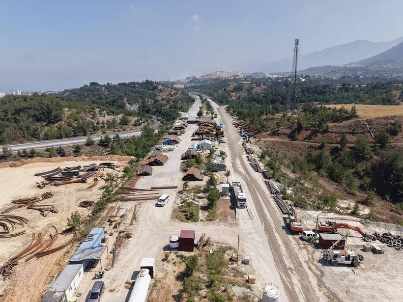 Milli bütçenin en büyük yatırımlarından İskenderun-Antakya otoyolunda Amanos Dağları tünellerle aşılıyor - Resim : 1