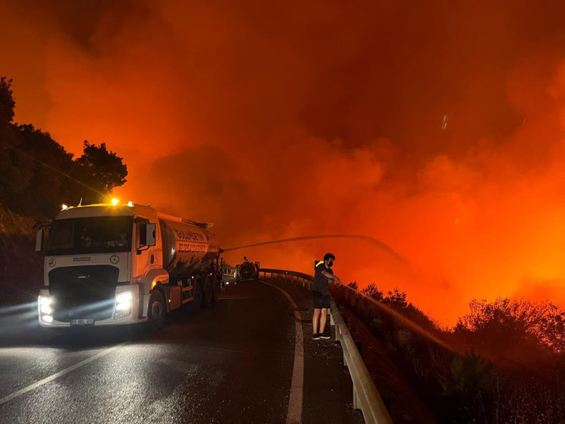 Bursa alev alev yanıyor: Canhıraş mücadele! Ekipler alevler arasında kaldı - Resim : 2