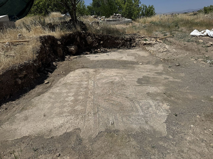 Diyarbakır'ın Ergani ilçesinde Davut Yıldızı sembolü ve Grekçe yazı bulunan mozaik bulundu - Resim: 3