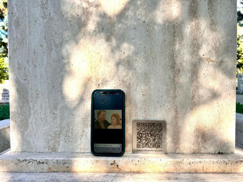 Mezar taşında teknoloji dönemi: QR kodlu kabirlere rağbet artıyor - Resim : 1