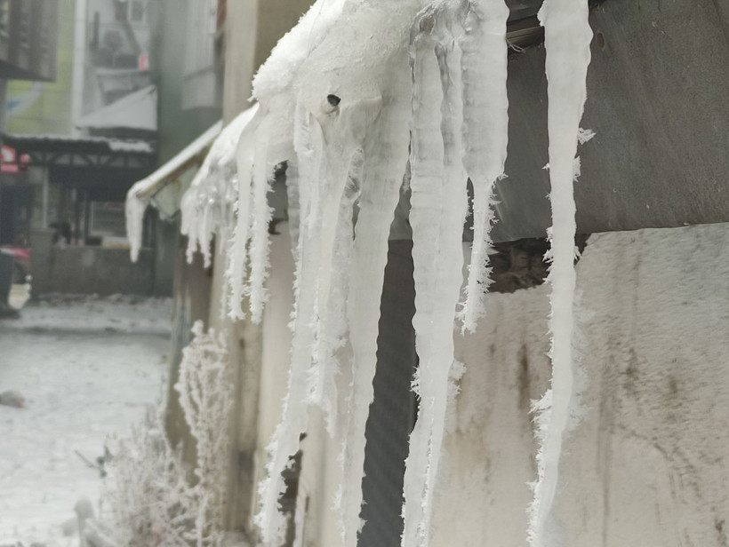 Her yer buz kesti! Arabalar çalışmıyor, kirpikler bile donuyor - Resim: 3