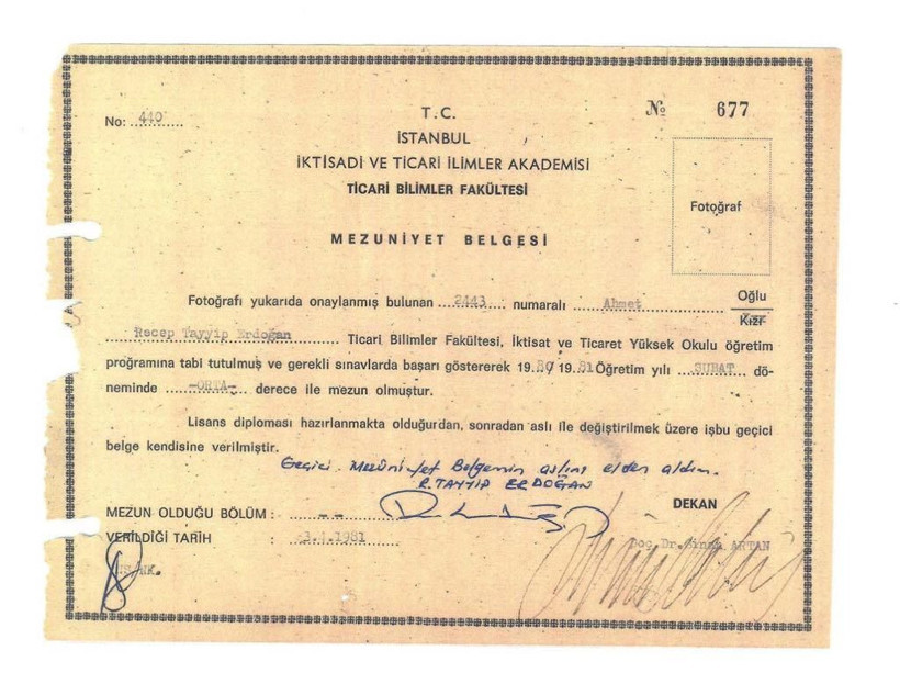 İletişim Başkanlığı'ndan Cumhurbaşkanı Erdoğan'ın üniversite diploması paylaşımı - Resim: 5