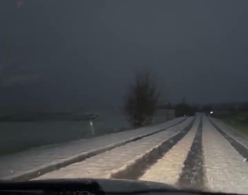 Meteoroloji uyarmıştı... Tokat'a yıldırım düştü, dolu yağdı - Resim : 1
