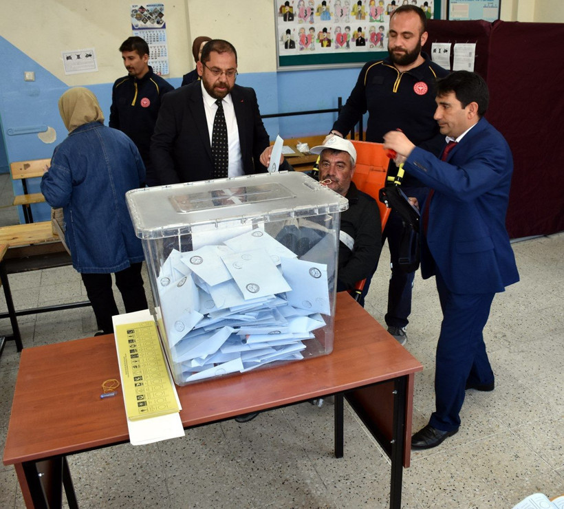 Milyonlar sandıkta... Yurttan seçim manzaraları... - Resim: 17