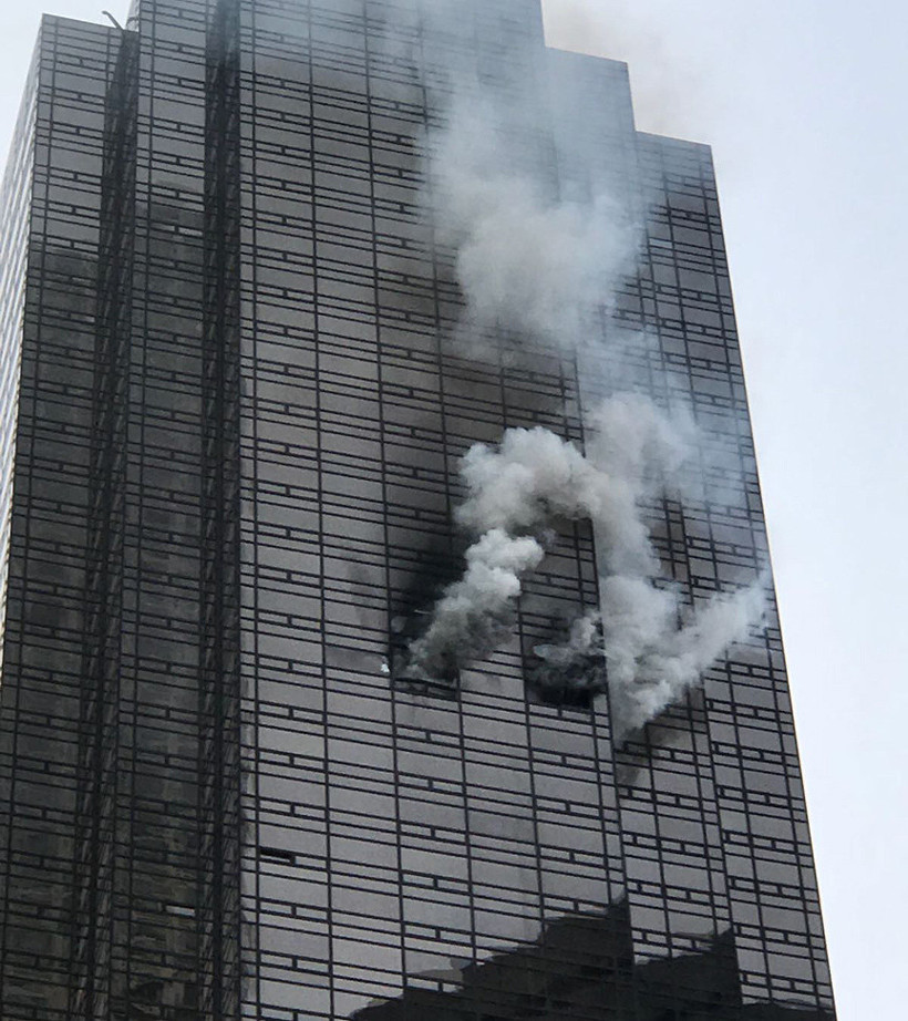 New York'taki Trump Tower'da yangın: 1 ölü - Resim : 1