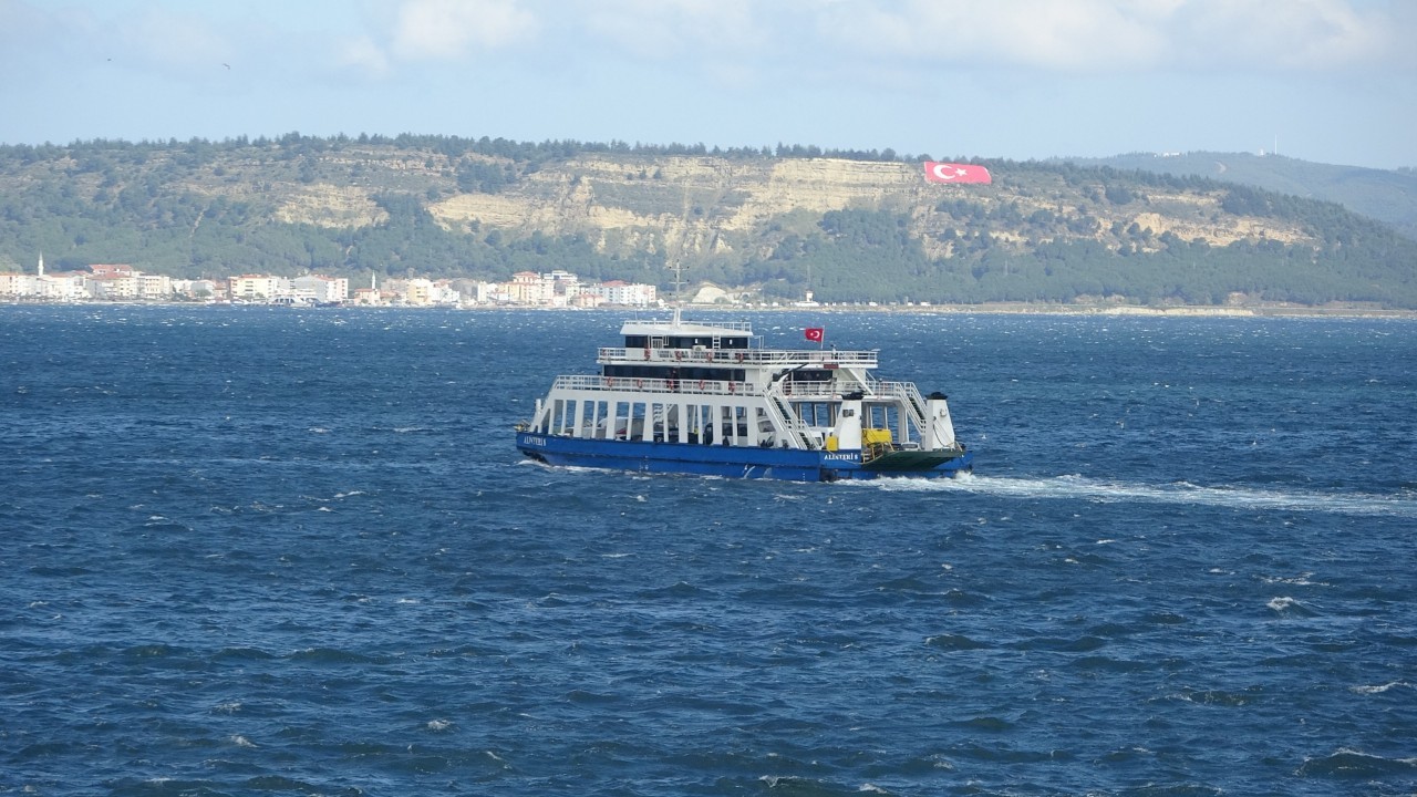 Bozcaada ve Gökçeada'ya tüm feribot seferleri iptal edildi