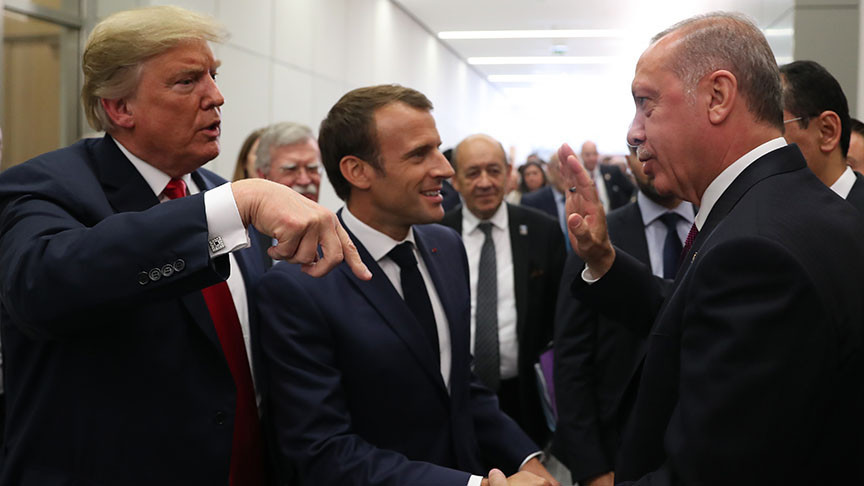 NATO Zirvesi'nde samimi poz - Resim : 1