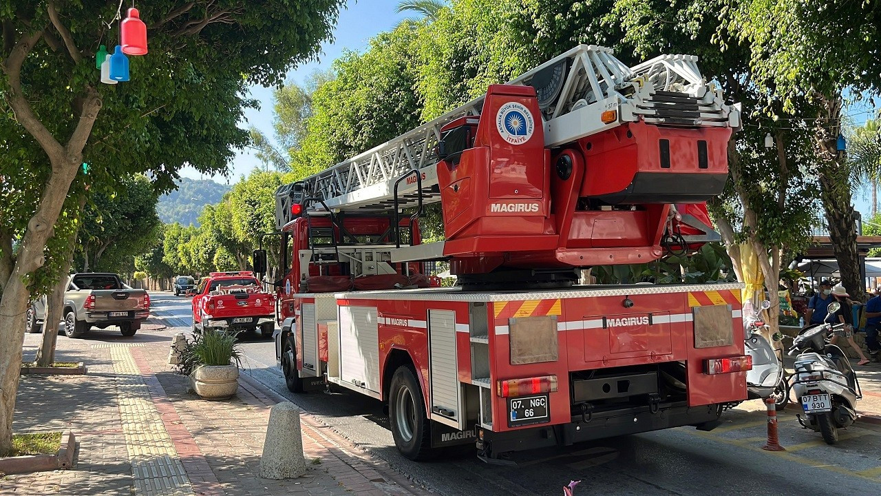 Alanya'da otelde yangın paniği: Müşteriler tahliye edildi