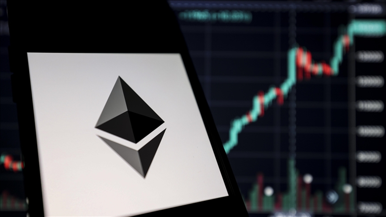 4 yılın ardından ilk kez rekor kırdı: Bitcoin çakıldı, Ethereum tarihi zirvede!