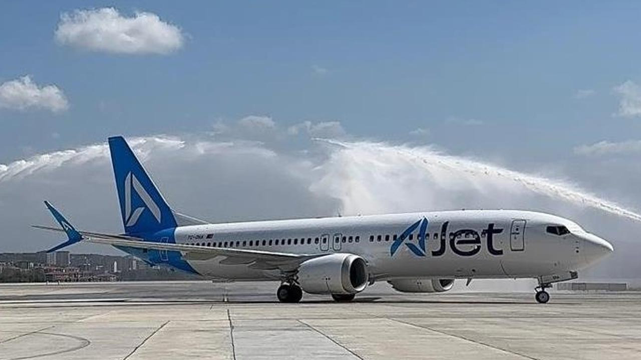 AJet'ten çifte rekor