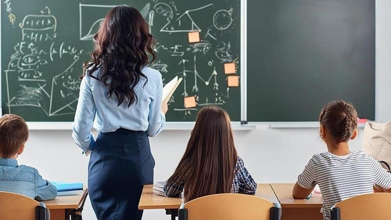 Öğretmenlere müjde: İller arası yer değiştirme için ek başvuru hakkı