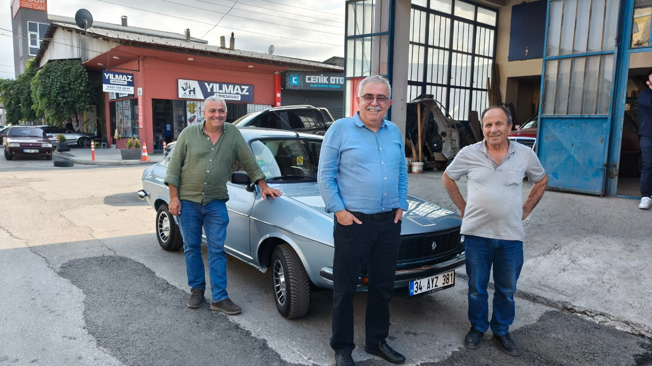 'Maviş' yeniden yollarda: 41 yıl sonra ilk otomobiline kavuştu, baştan sona restore edip torununa hediye etti!