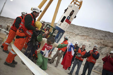 Kahraman madenciler yeryüzünde - Resim : 5