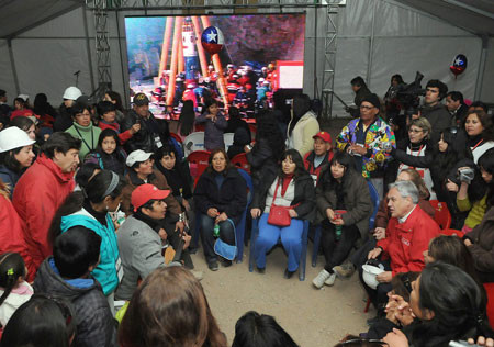 Kahraman madenciler yeryüzünde - Resim : 7