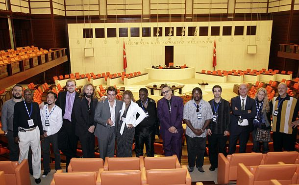 Meclis'te Blues rüzgarı esti - Resim : 1