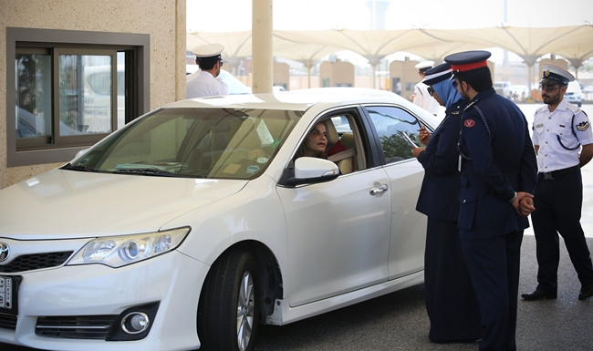 Suudi Arabistanlı kadınlar ilk kez trafiğe çıktı - Resim : 1
