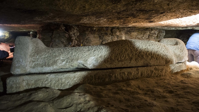 Mısır'da 3 bin yıllık 8 firavun mezarı bulundu - Resim : 1