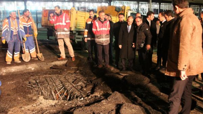 Patlama sonrası iki metrelik çukur oluştu - Resim : 1